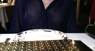 sex lucy_1811 Silicone slut fucks với người yêu sem phim set của hàng xóm, trêu chọc tits tươi tốt của cô.